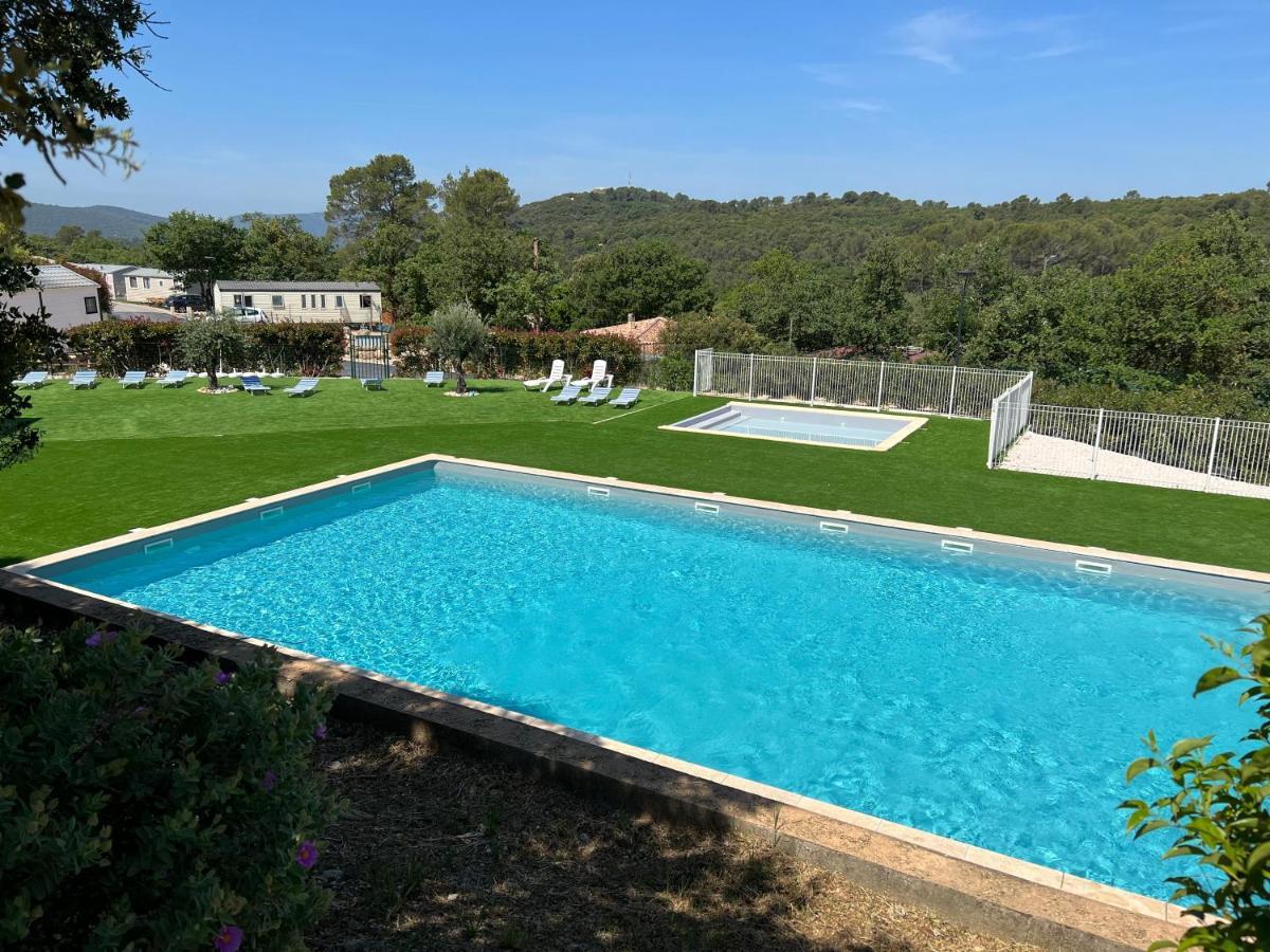 Joli Mobil-Home De Vacances, Ideal Pour Les Familles Rocbaron Buitenkant foto